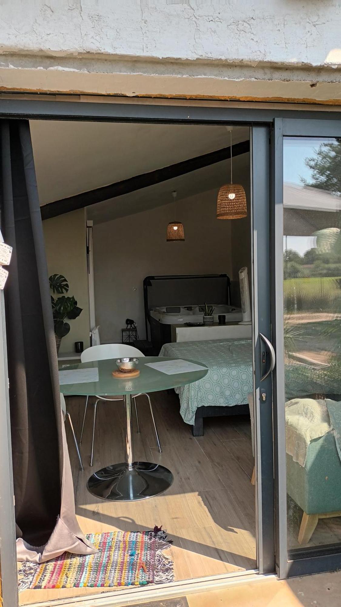 Maison d'hôtes Les prairies Mas Roux à Raphèle Chambre photo