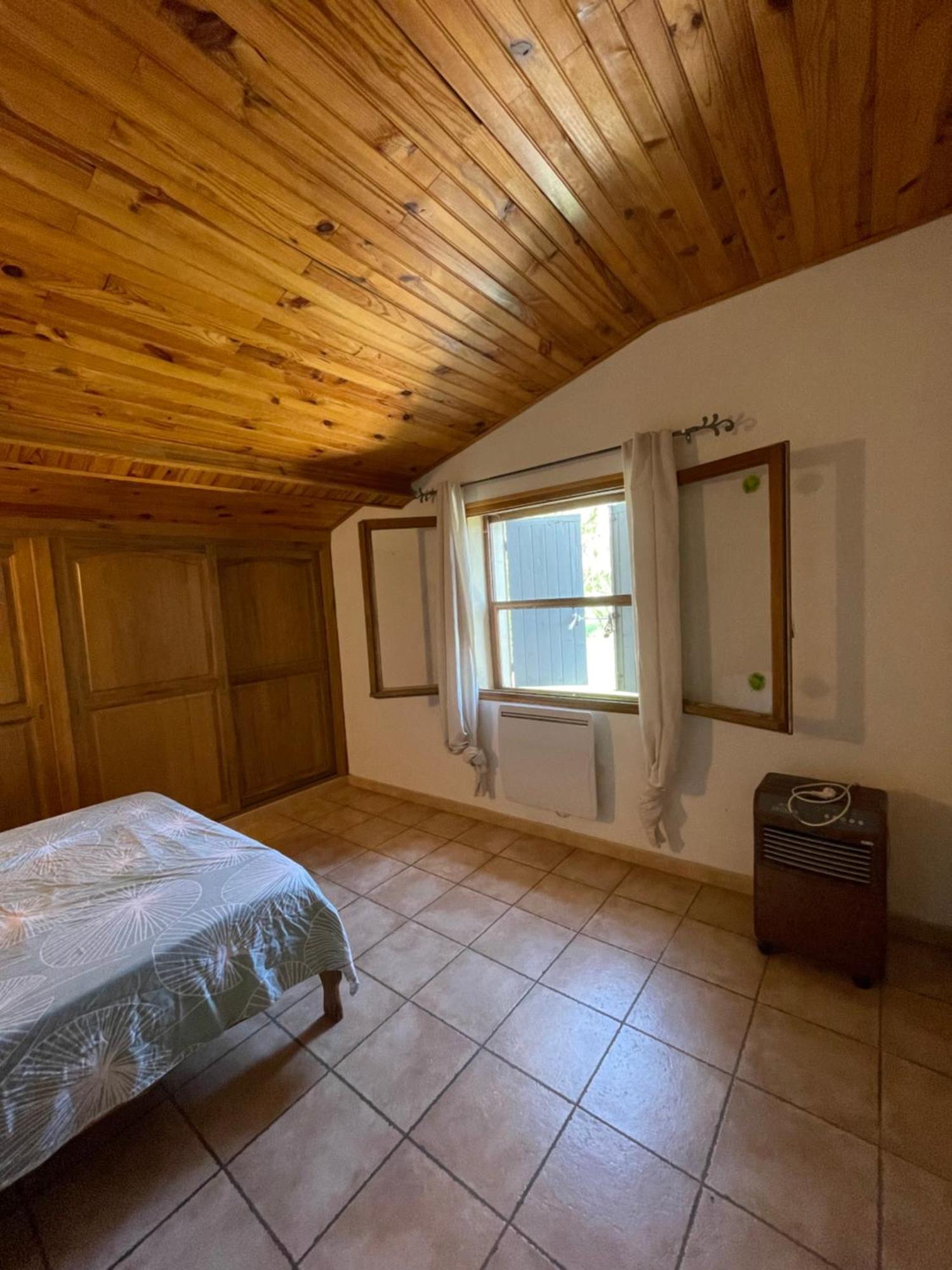 Maison d'hôtes Les prairies Mas Roux à Raphèle Chambre photo
