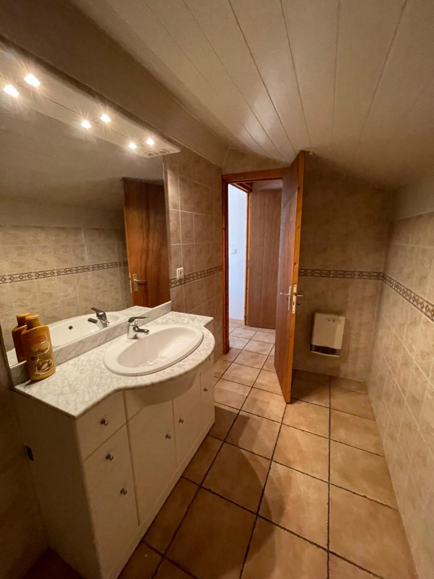 Maison d'hôtes Les prairies Mas Roux à Raphèle Chambre photo