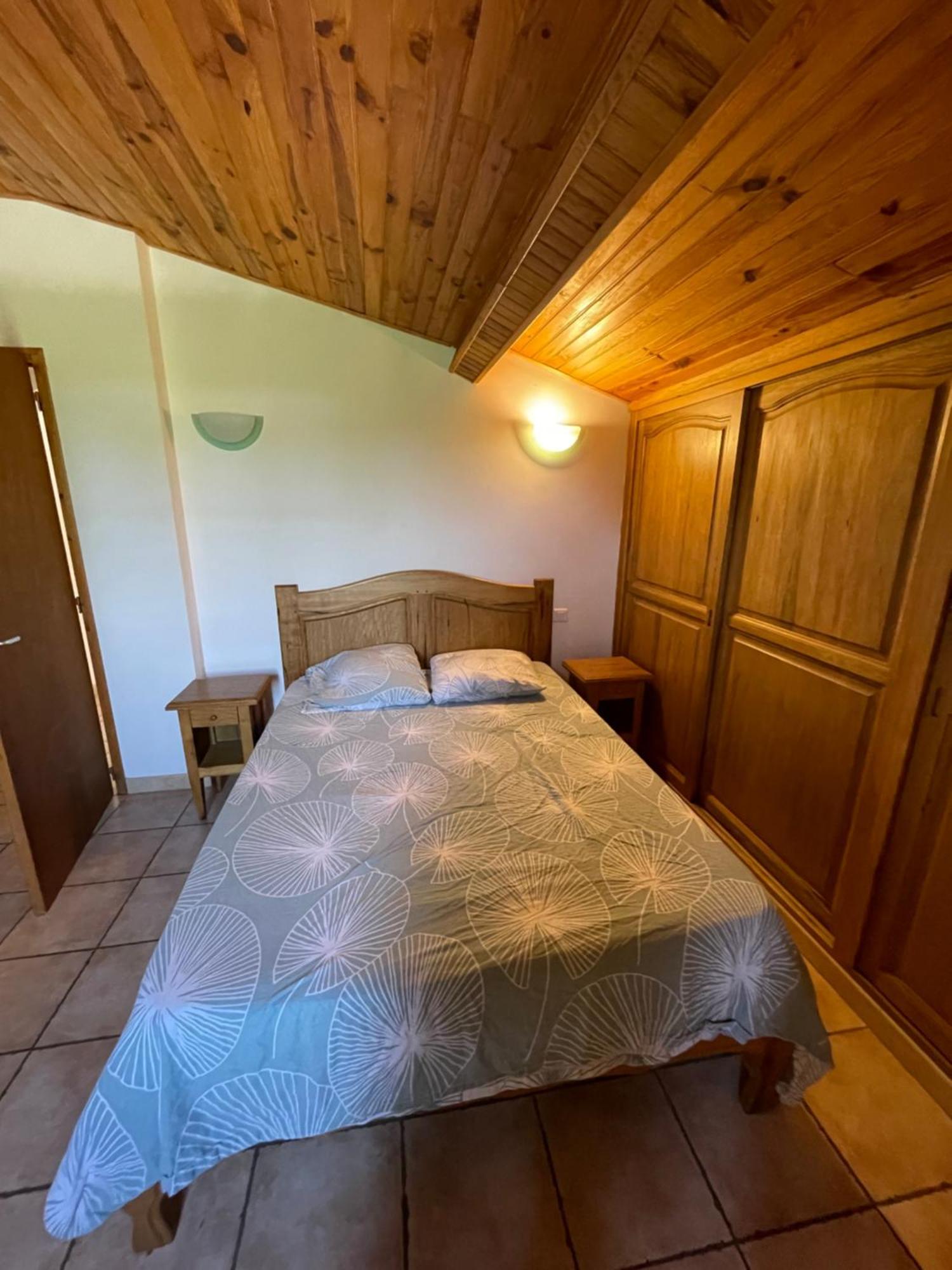 Maison d'hôtes Les prairies Mas Roux à Raphèle Chambre photo