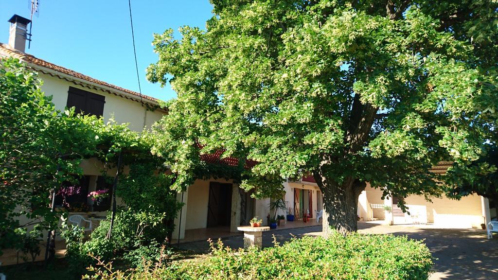 Maison d'hôtes Les prairies Mas Roux à Raphèle Extérieur photo